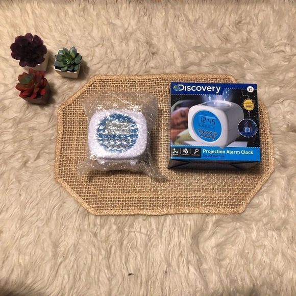 Discovery Projection Alarm Clock - Picture 6 of 8